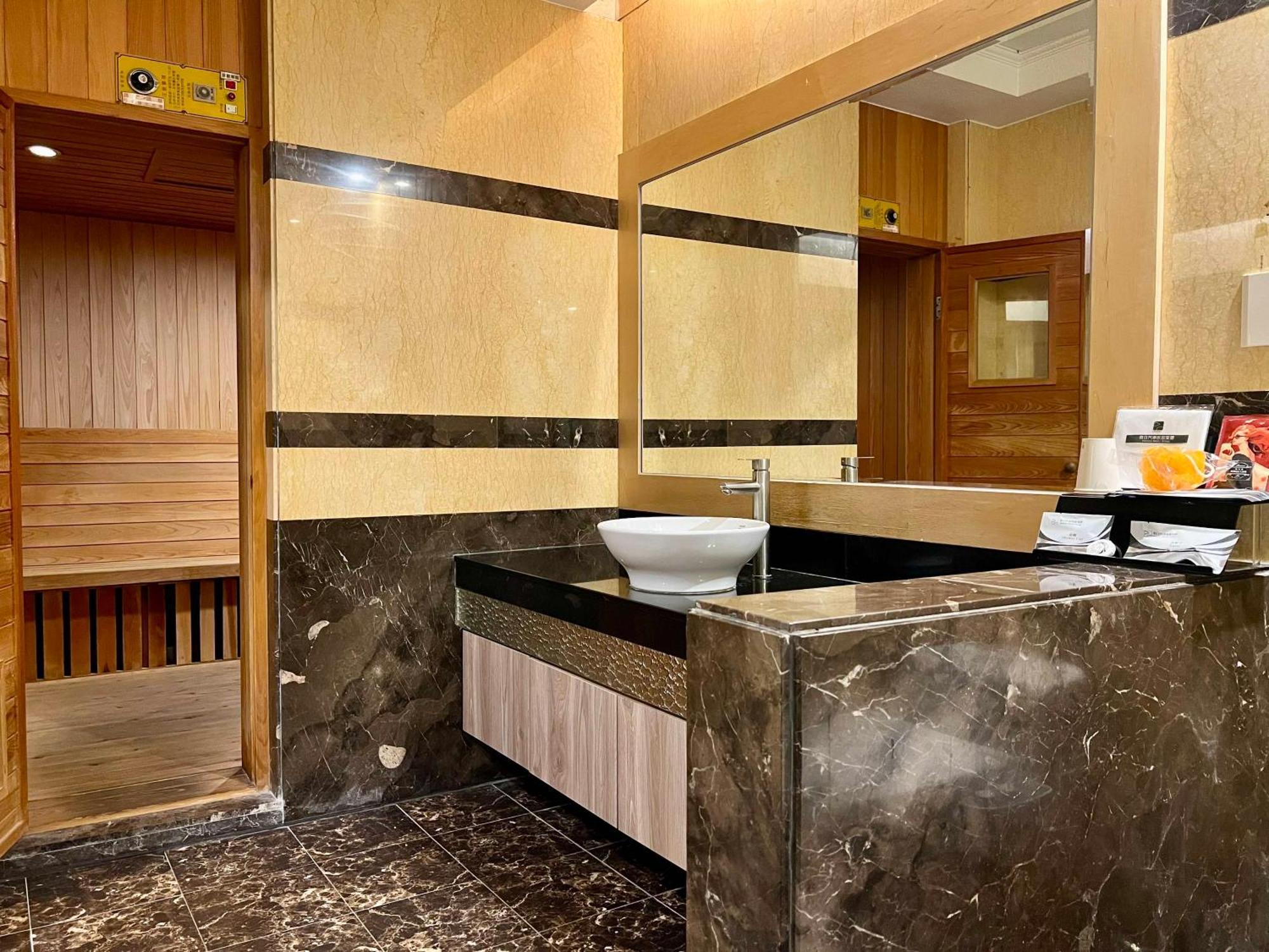 Cigar Motel Tainan Dış mekan fotoğraf